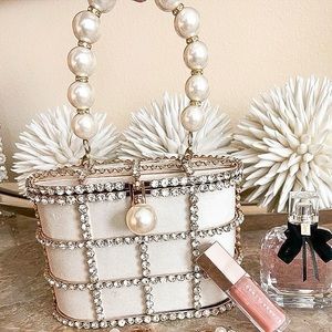 Pearl clutch